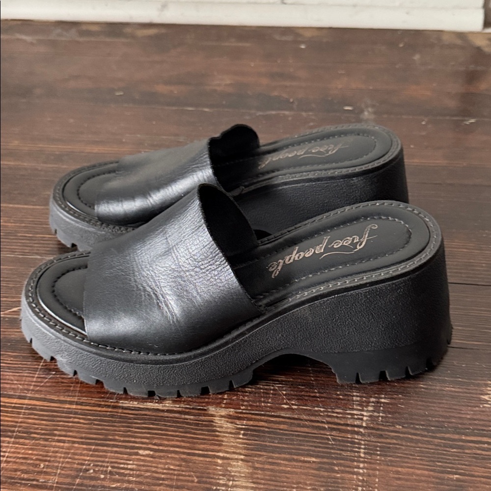 FREE PEOPLE Chunky Black Winona Platform Wedge Sandal Heel Lug Size 38 - Picture 3 of 5